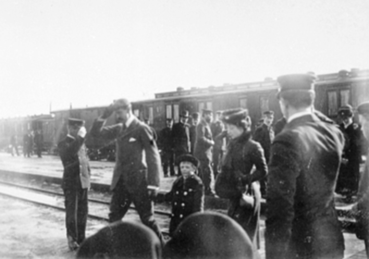 Anno Domkirkeodden, H. M. KONG HAAKON VII, DRONNING MAUD, KRONPRINS OLAV, HAMAR JERNBANESTASJON, KONGEBESØK