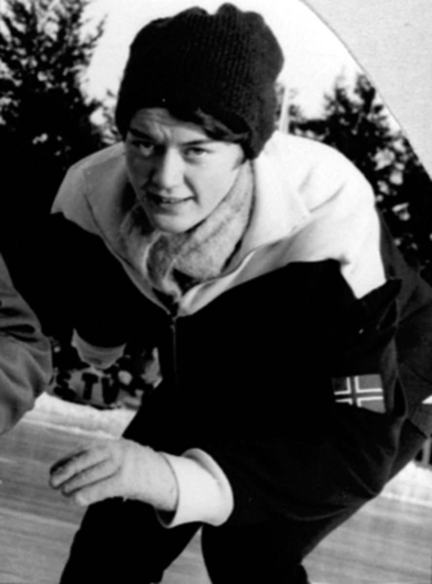 Anno Domkirkeodden, PORTRETT, RANDI ELISABETH NILSEN NM JR. 1960-61, H. I. L. , SKØYTERSe Idrett i Hamar gjennom 100 år bilde nr. 257.