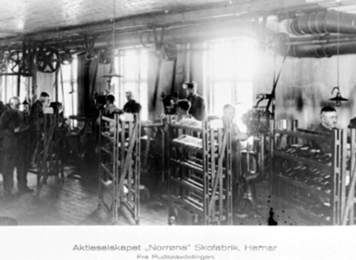 Anno Domkirkeodden, INTERIØR, PUSSEAVDELINGEN, NORRØNA SKOFABRIKK A/S, ARBEIDERE