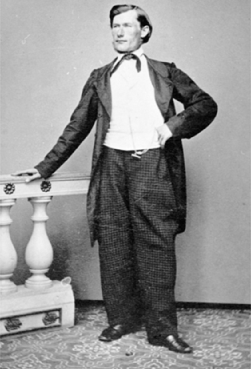 Anno Domkirkeodden, PORTRETT: CHRISTIAN OLSEN ELISEN F: CA. 1830, BOKBINDEROF 8884. Handelsborger og bokbinder i Hamar fra 1880. Drakk og dendte som vrak.