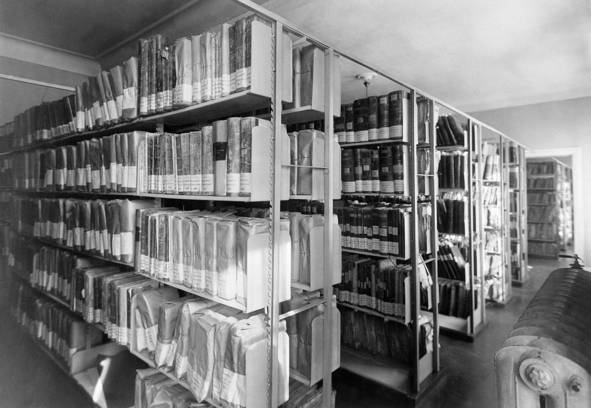 Anno Domkirkeodden, Statsarkivet, Parkgata 2, Hamar. Interiør, bokreoler. Statsarkivet, Arkivverket ble opprettet i 1917.