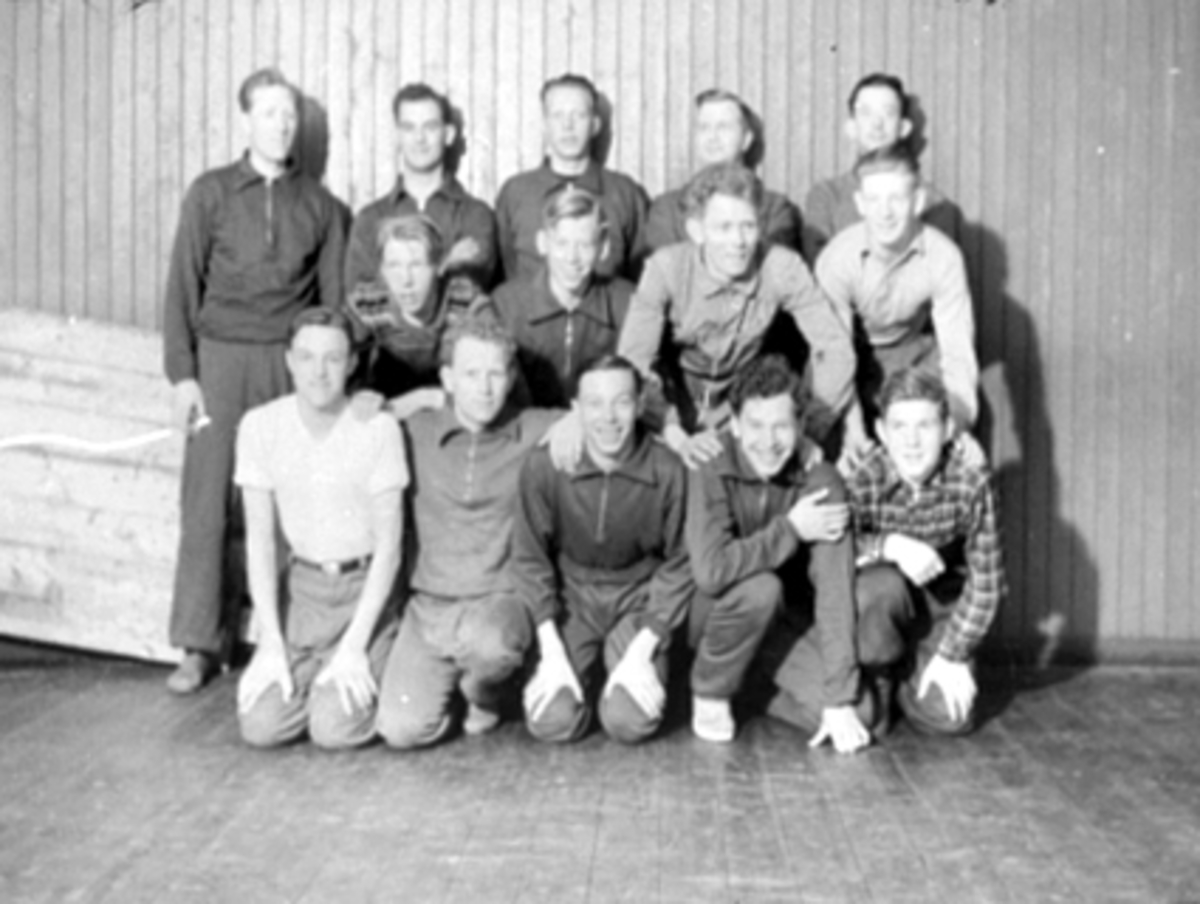 Anno Domkirkeodden, GR. 14 FOTBALLSPILLERE, TRENING, INNENDØRS, BRISKEBY STADION