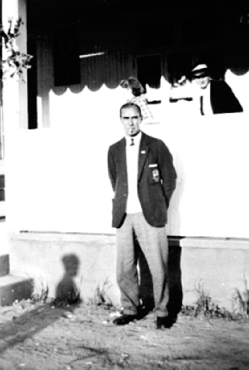Anno Domkirkeodden, FOTBALLTRENER A. W. SMITH, ENGELSK, TRENTE HAM-KAM
