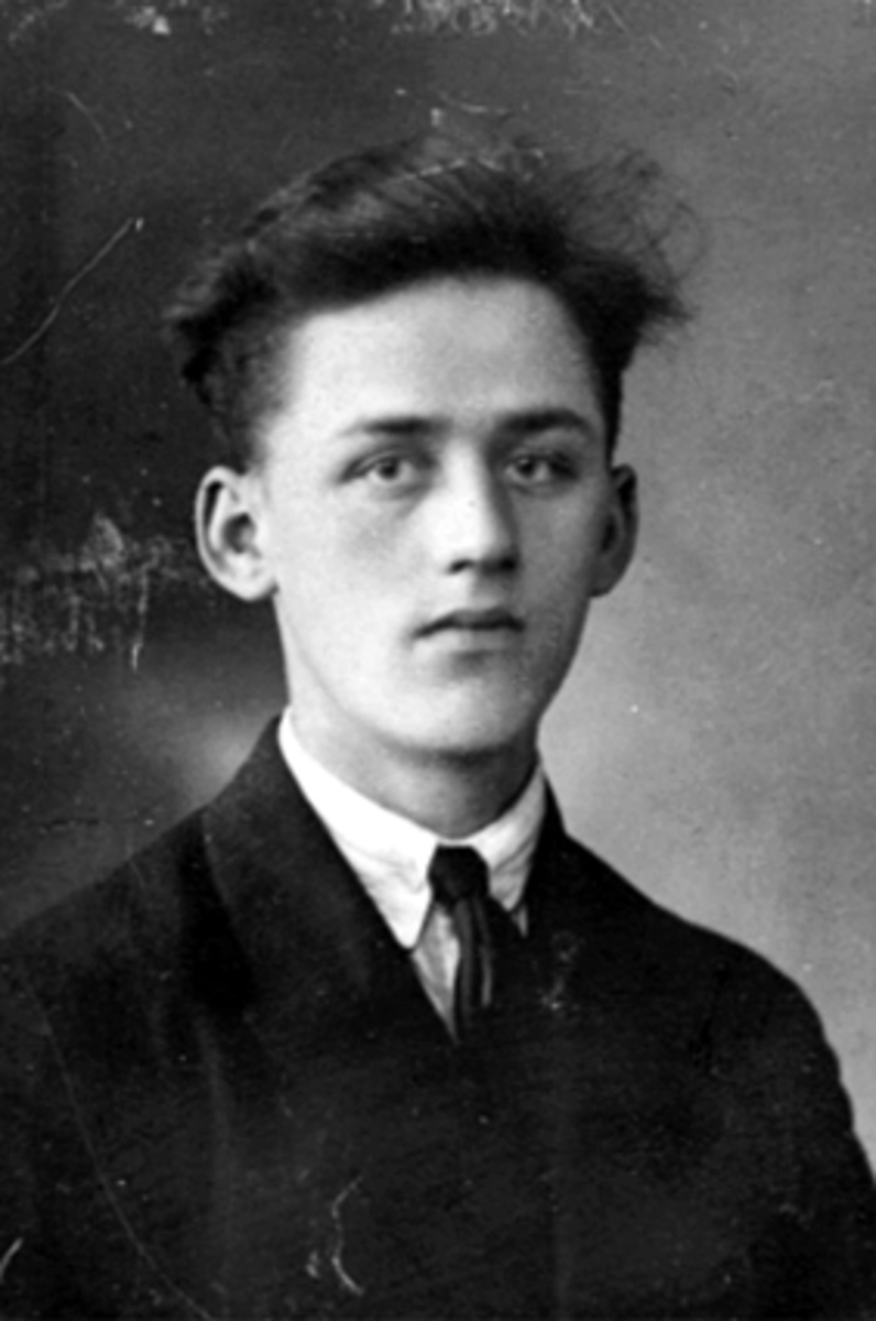 Anno Domkirkeodden, Gunnar Olsen " Lange London" født 1901-1968. Han var en byorginal og hadde 10 søsken. Sønn av Lars Olsen og Ingeborg Andersdatter.