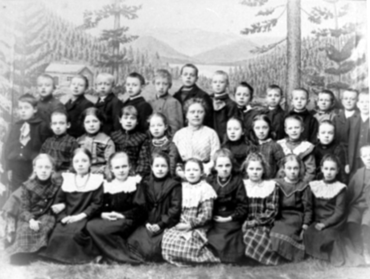 Anno Domkirkeodden, SKOLEKLASSE 32 ELEVER, LÆRERINNE, HAMAR FOLKESKOLE, MIDTBYEN SKOLE.