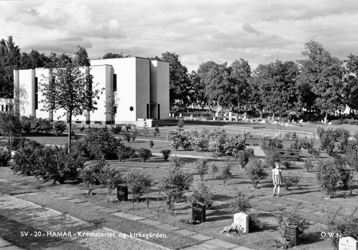 Anno Domkirkeodden, EKSTERIØR, KREMATORIET, KIRKEGÅRDENDubb: 401-1366.