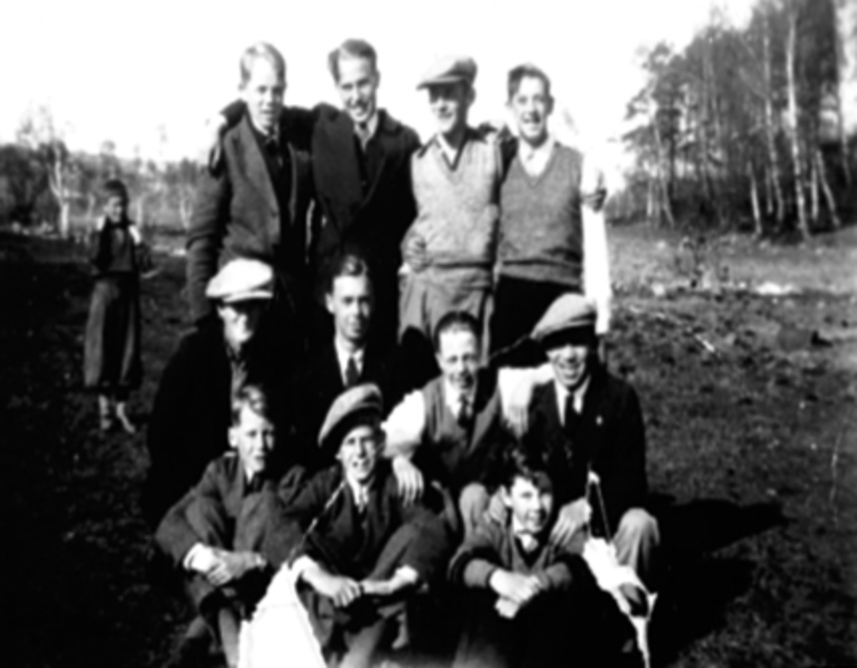 Anno Domkirkeodden, GRUPPE 12 GUTTER PÅ KRONBORG, FRA VENSTRE: DUBLETT 0401-6389, Fra v:Terje Søgård, Arild Skau, Bjørn Steinaa 2 r:Birger Kolstad, Gustav Norderhaug, Oskar Andersen, Gunnar Skau, Gutten bak: Odd Persheim.