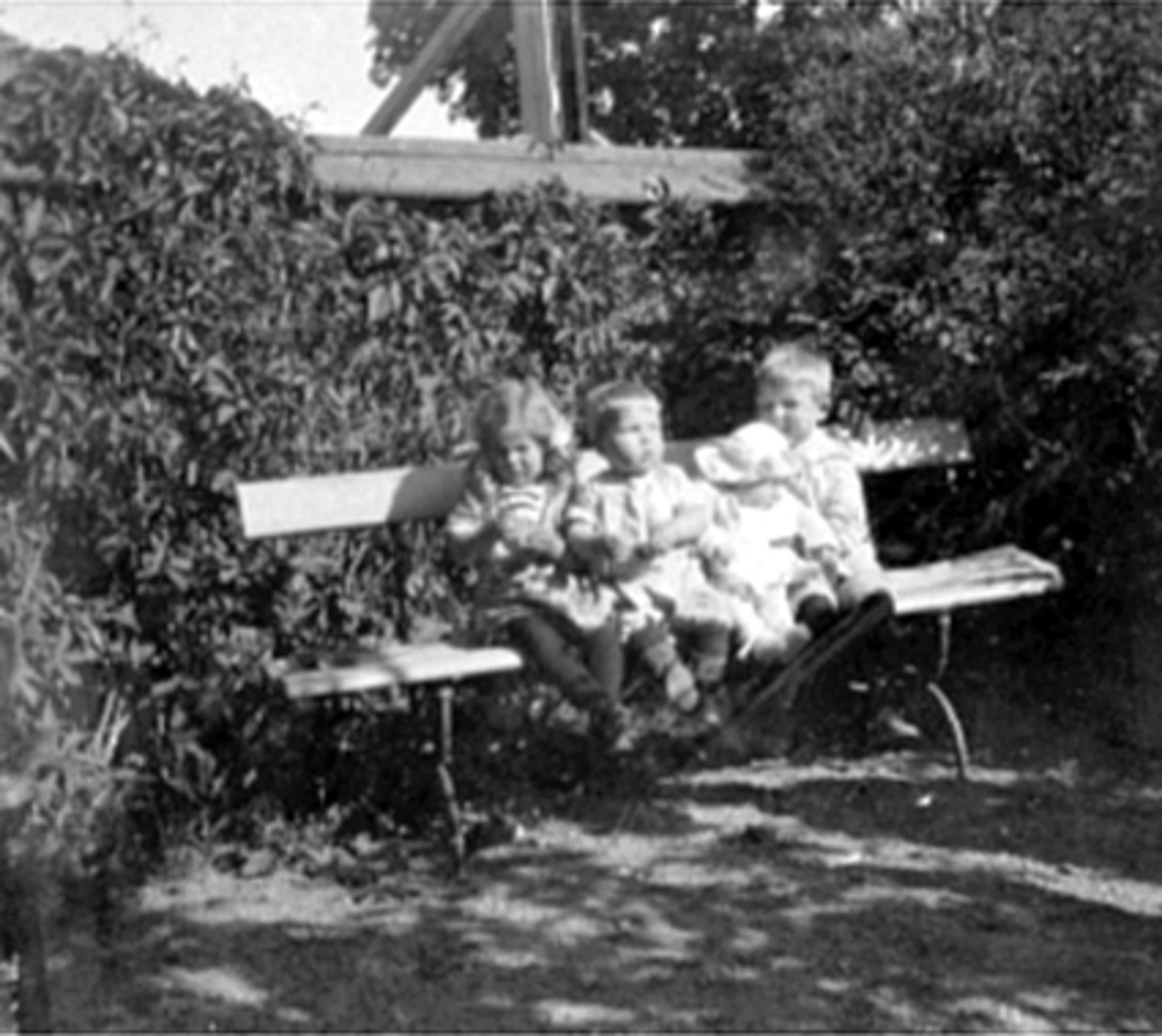 Anno Domkirkeodden, GRUPPE 4 BARN, HAGEBENK, VILLVIN, INGER-MARGRETHE, TOR ARNT, Rachel, Gulbrand.