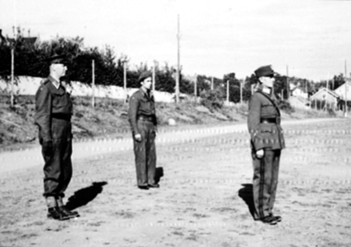 Anno Domkirkeodden, GENERAL OTTO RUGE, 2 OFFISERER, MILITÆRE, RIDEHUSET/HJEMMEFRONTEN