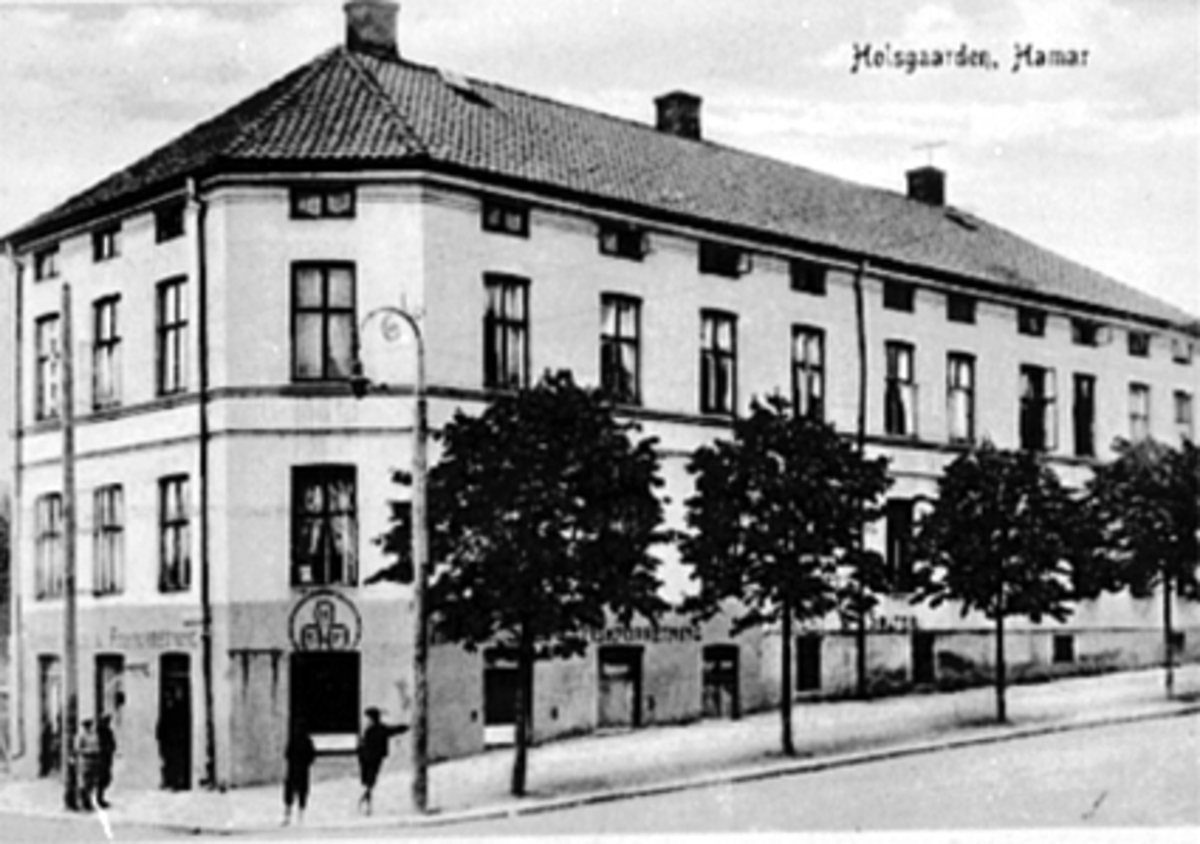 Anno Domkirkeodden, EKSTERIØR PARKGATA 22, HOLSGAARDEN, GUTTER, FISKEFORRETNINGPostkort.