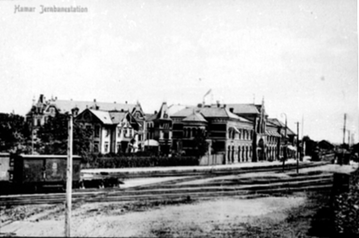 Anno Domkirkeodden, HAMAR STASJON, 1, 3 STASJONSBYGNING, TOG, PERRONG, GRAND HOTEL BAKPostkort.