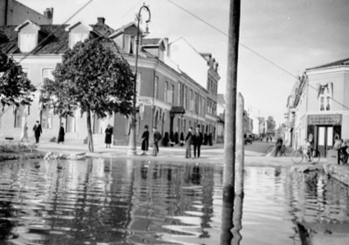 Anno Domkirkeodden, FLOM 1927, STRANDGATA 15 - ENGGATA, VICTORIA HOTEL