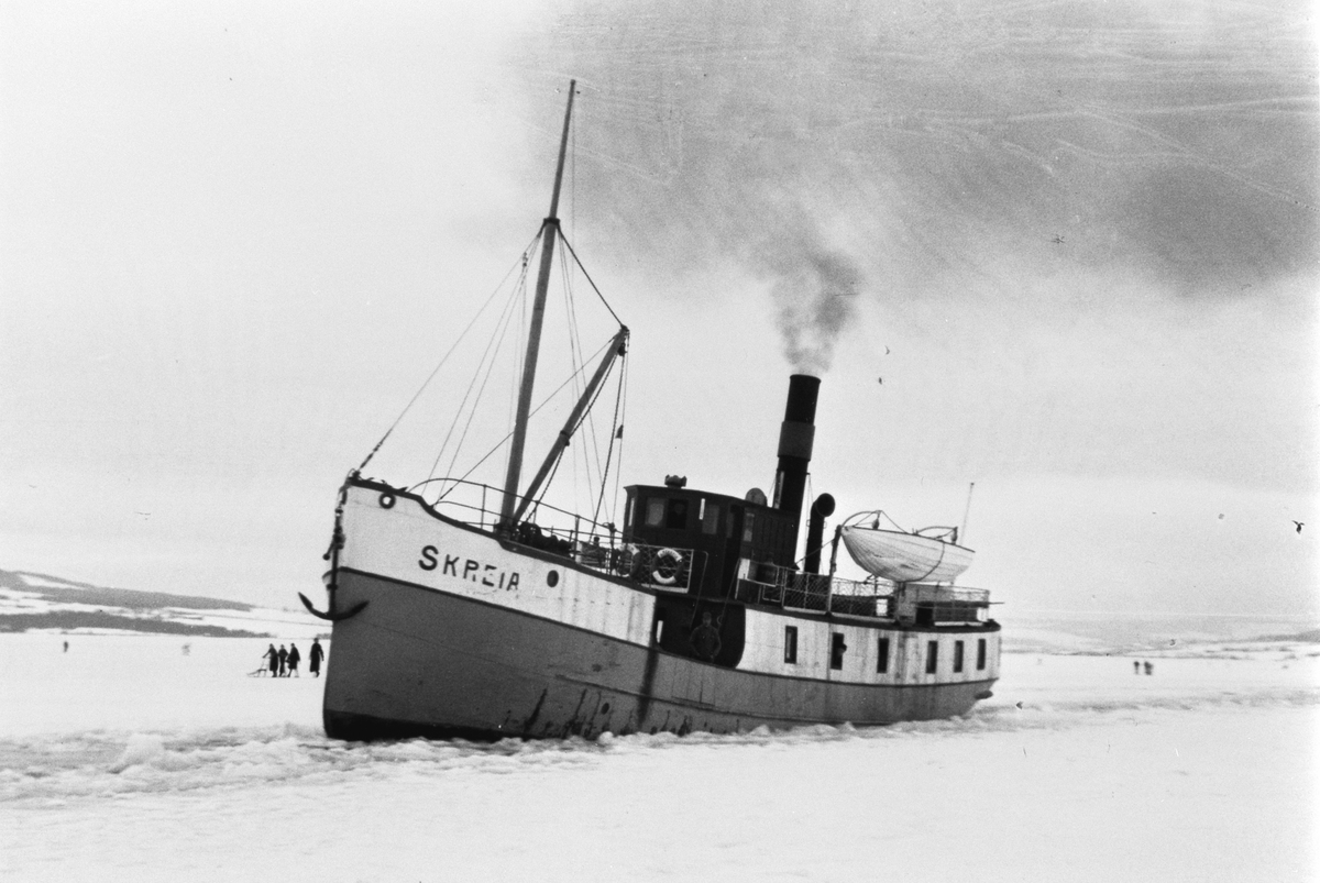 Anno Domkirkeodden, MJØSBÅTEN D. S. SKREIA, BRYTER IS, MJØSISEN, FOLK, SPARK, VINTER
