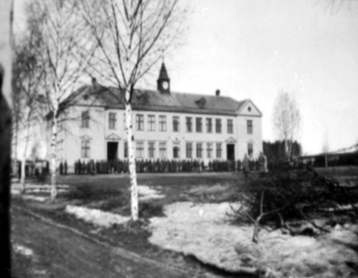 Anno Domkirkeodden, Rollsløkken skole, militær mobilisering under krigen, aprildagene 1940. Ca 2000 norske soldater som deltok i kampene i Hedmark var innlosjert på Rollsløkka i Hamar.