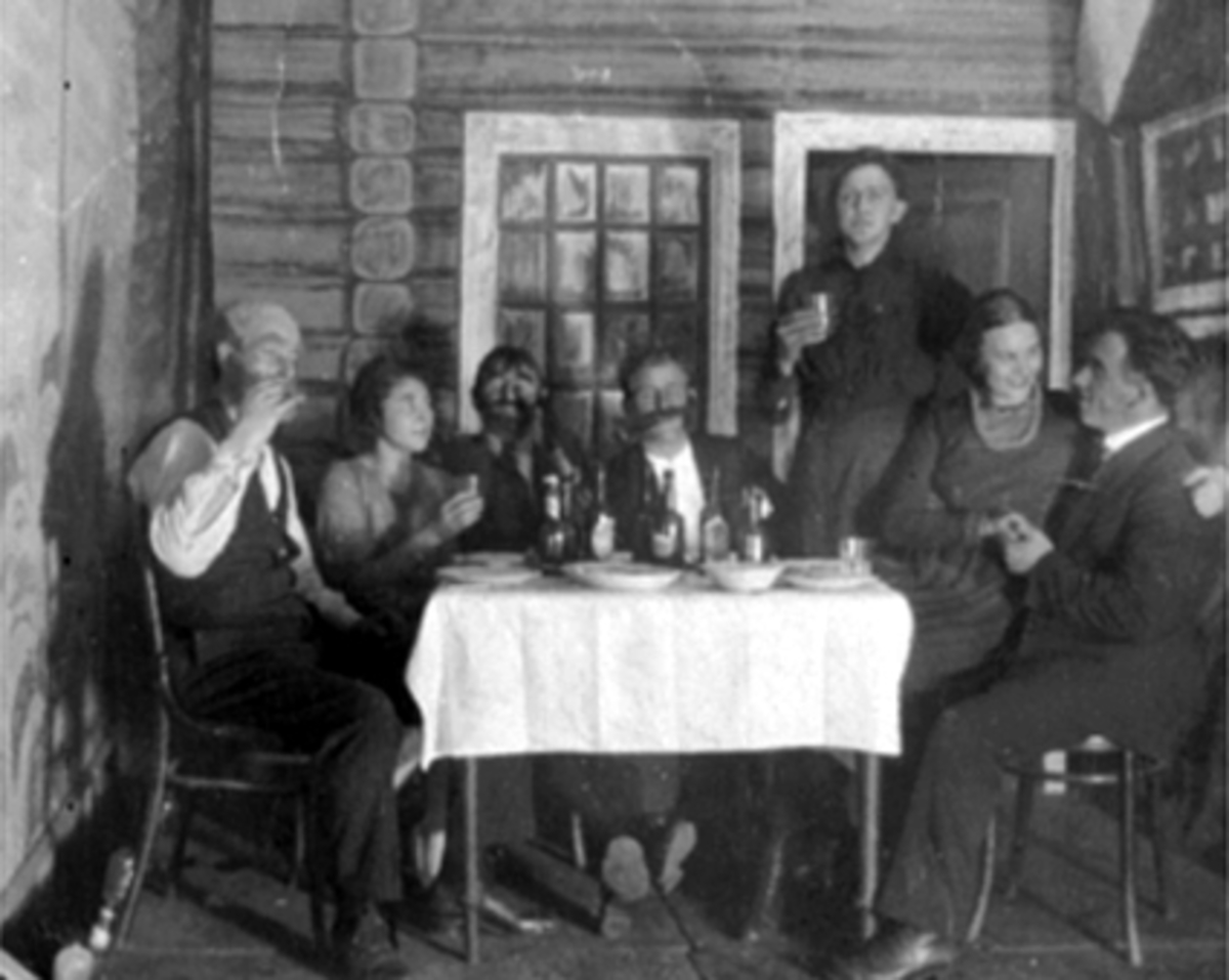 Anno Domkirkeodden, HØSTREVY I HAMAR PARK, SØLVBRYLLUPET I SØTEIGA, 7 SKUESPILLERE: ADOLF ARNESEN, MIMMI BUNÆS, ASBJØRN NYBAKKEN, HARALD BAKKE OG REVYPER: PEDER PEDERSEN
