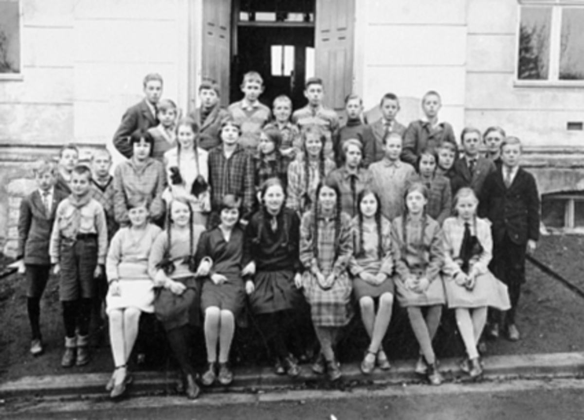 Anno Domkirkeodden, GRUPPE 34 SKOLEKLASSE, MIDDELSKOLEN, HAMAR OFF. ALMENSKOLE, HAMAR KATEDRALSKOLE