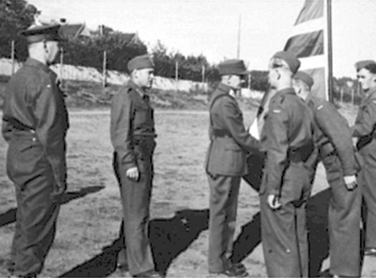 Anno Domkirkeodden, GENERAL OTTO RUGE HILSER PÅ MILITÆRE ETTER KRIGEN, RIDEHUSET, HJEMMEFRONTEN