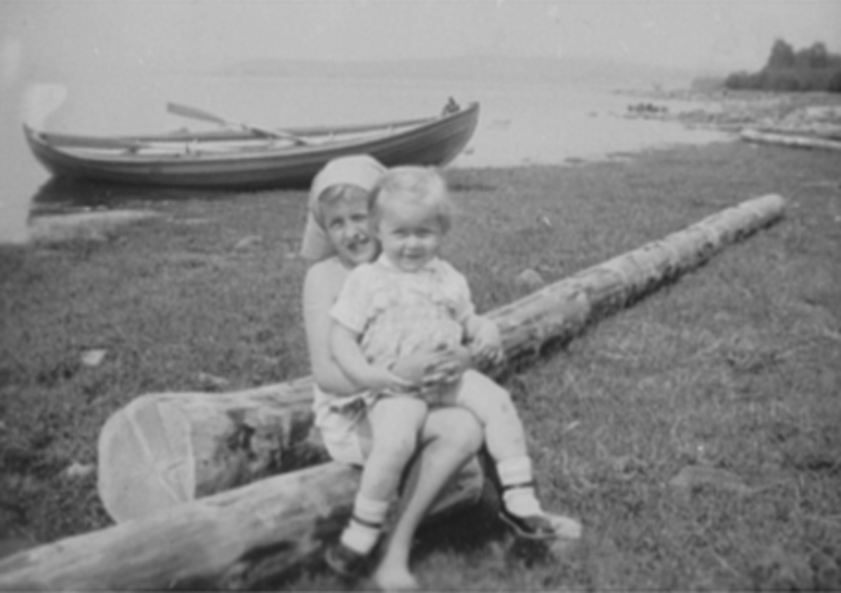 Anno Domkirkeodden, GRUPPE 2 JENTER, HANNE MORTENSEN GIFT LYSTAD, PÅ FANGET: SØSTER TORILL MORTENSEN, MJØSSTRANDA, ROBÅT