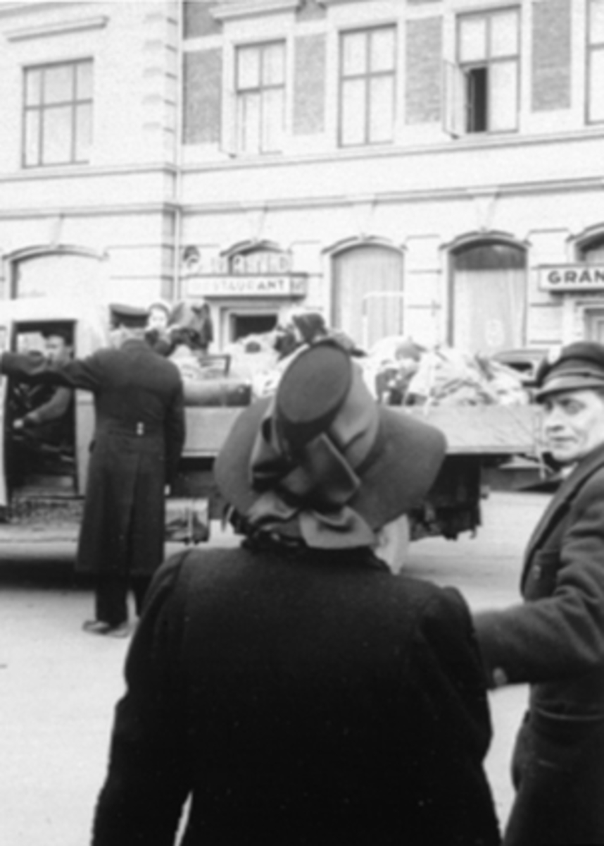 Anno Domkirkeodden, FLYKTNINGER FRA OSLO UNDER KRIGEN, 9. APRIL 1940, LASTEBIL, POLITI, JERNBANEPLASSEN.