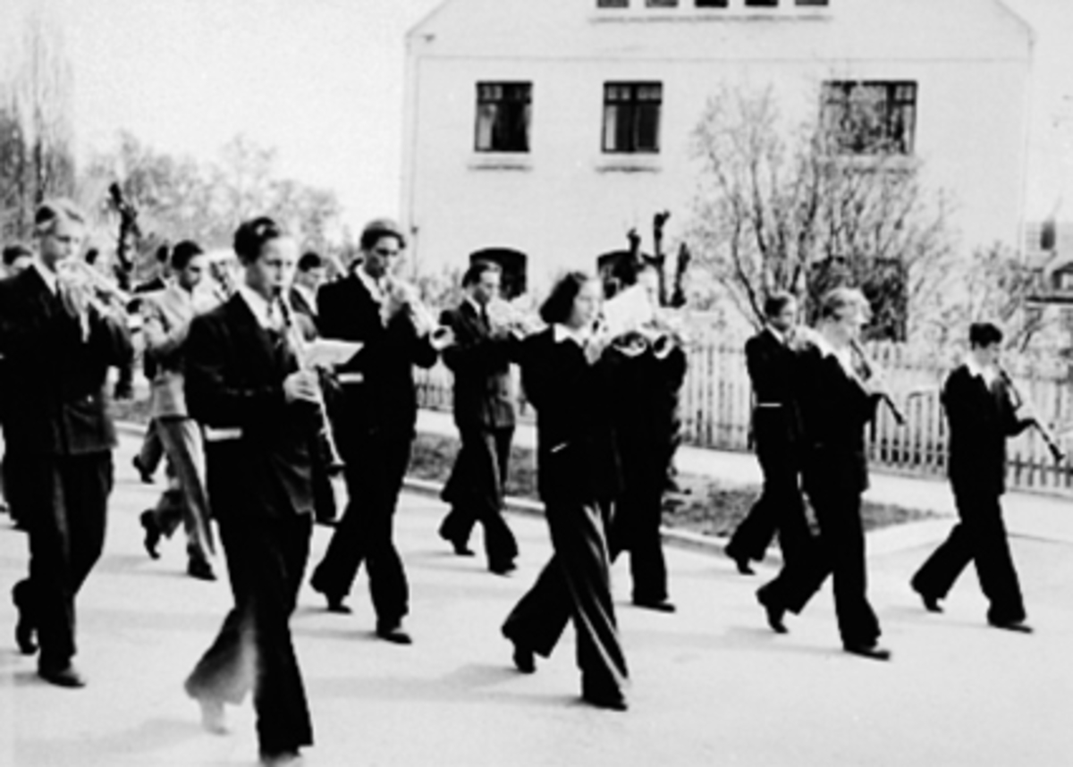 Anno Domkirkeodden, 17. MAI 1947, HAMAR UNGDOMSMUSIKKORPS MARJERER