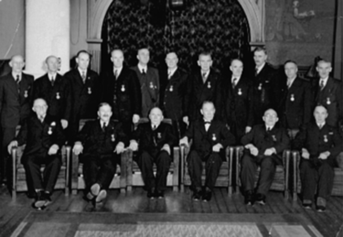 Anno Domkirkeodden, GRUPPE 17 HAM-JERN ARBEIDERE, HAMAR JERNSTØPERI, MEDALJEUTDELING FOR LANG OG TRO TJENESTE