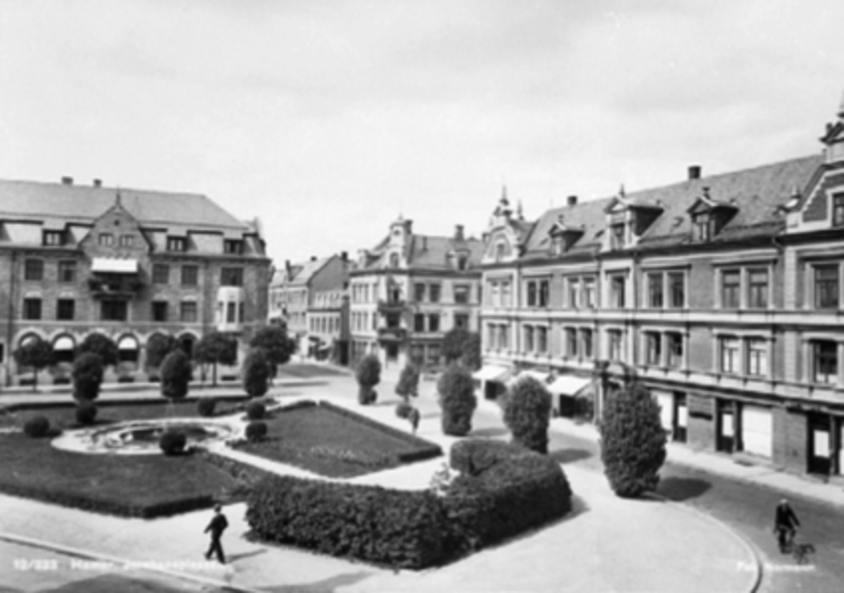 Anno Domkirkeodden, JERNBANEPLASSEN, TORGGATA 3 i Hamar, PARKGATA, JERNBANETORGET, HAGEANLEGG, VANGS SPAREBANK.