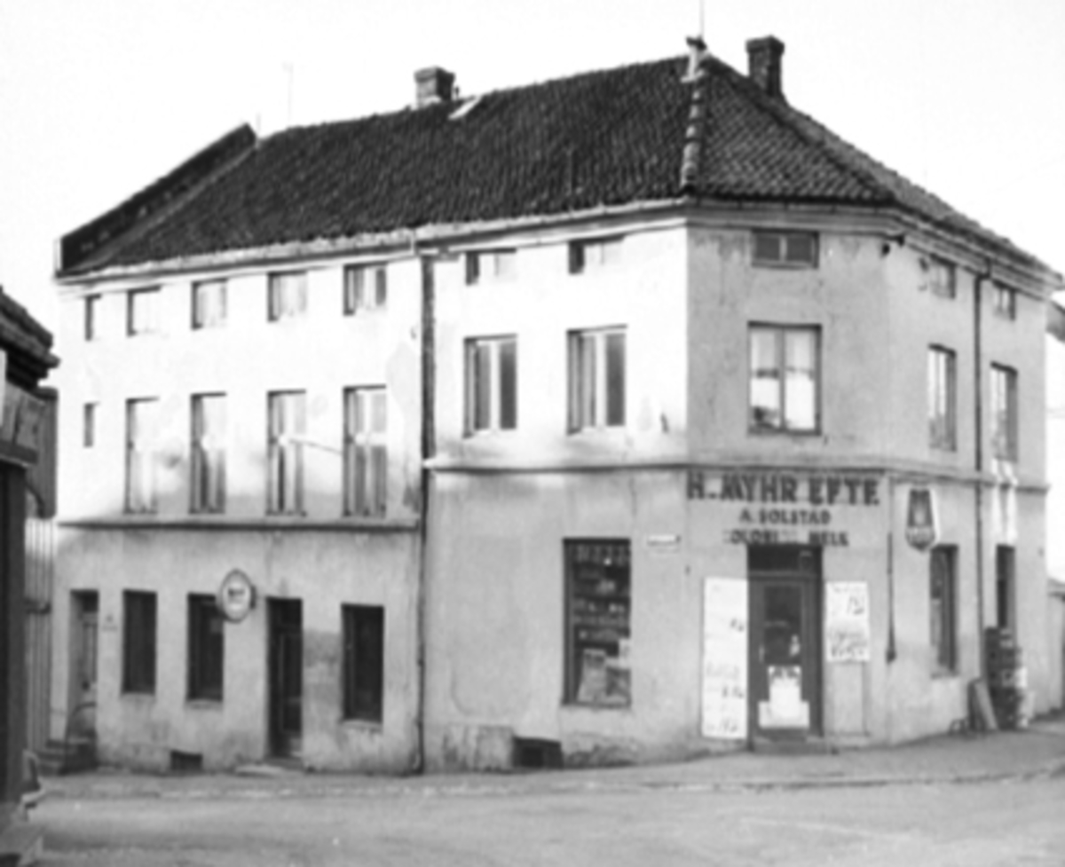 Anno Domkirkeodden, EKSTERIØR GRØNNEGATA 102, HARALD MYHR EFTF. , A. SOLSTAD KOLONIAL OG MELK, BUTIKK