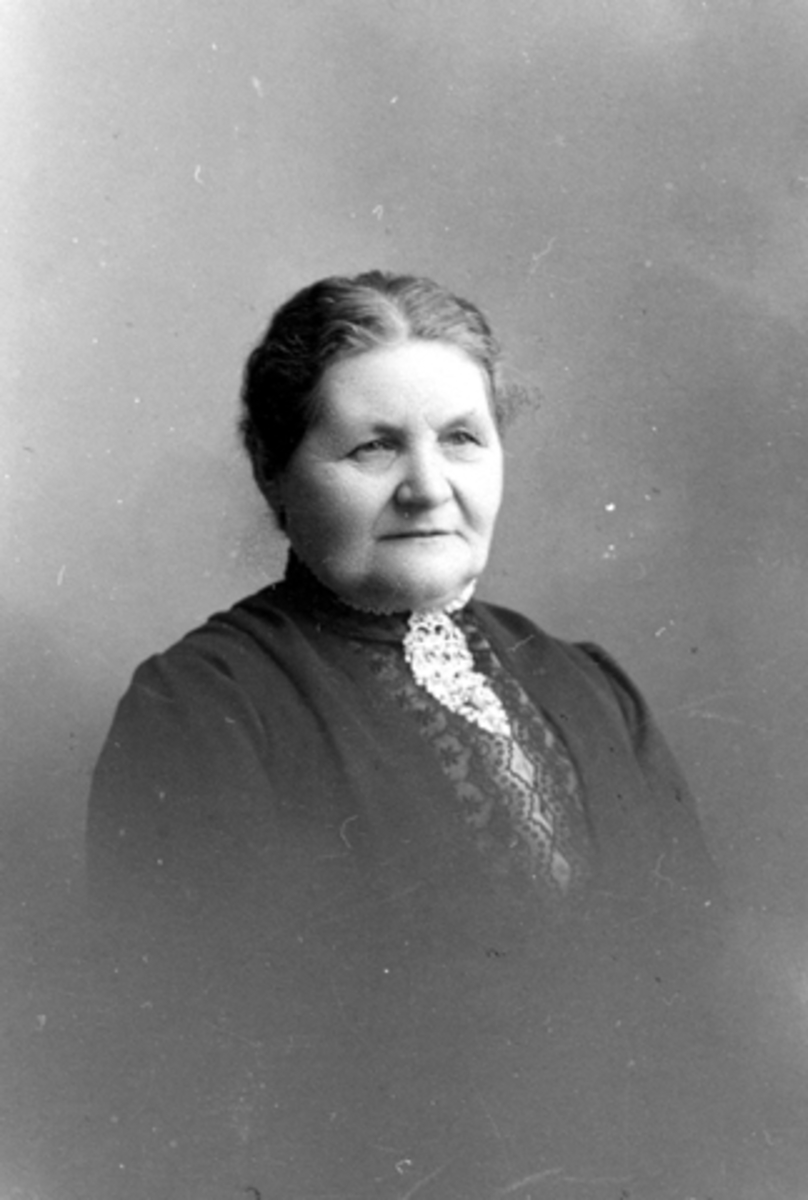 Anno Domkirkeodden, NIKOLINE SANDVIK F. MØRK. GIFT MED SKOLEINSPEKTØR PAUL SANDVIK