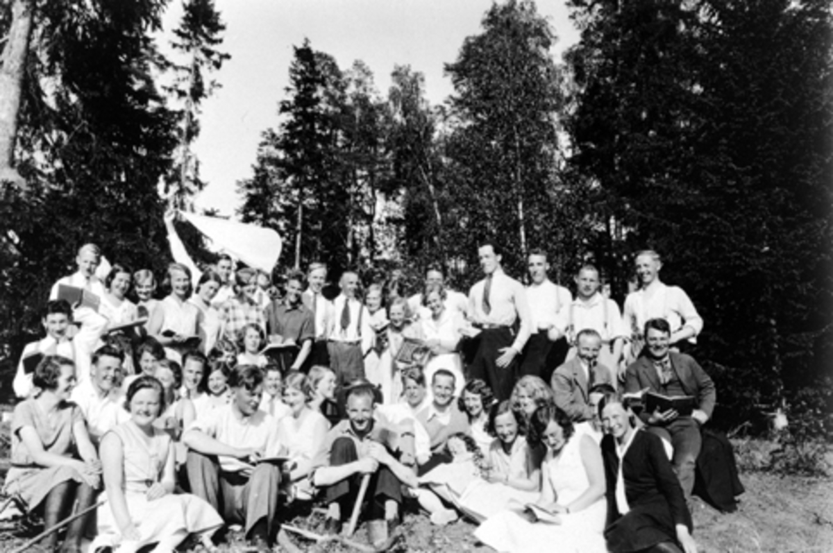 Anno Domkirkeodden, Hamar Lærerskole. 1 og 2 klasse på utflukt til Hovinsholmen.