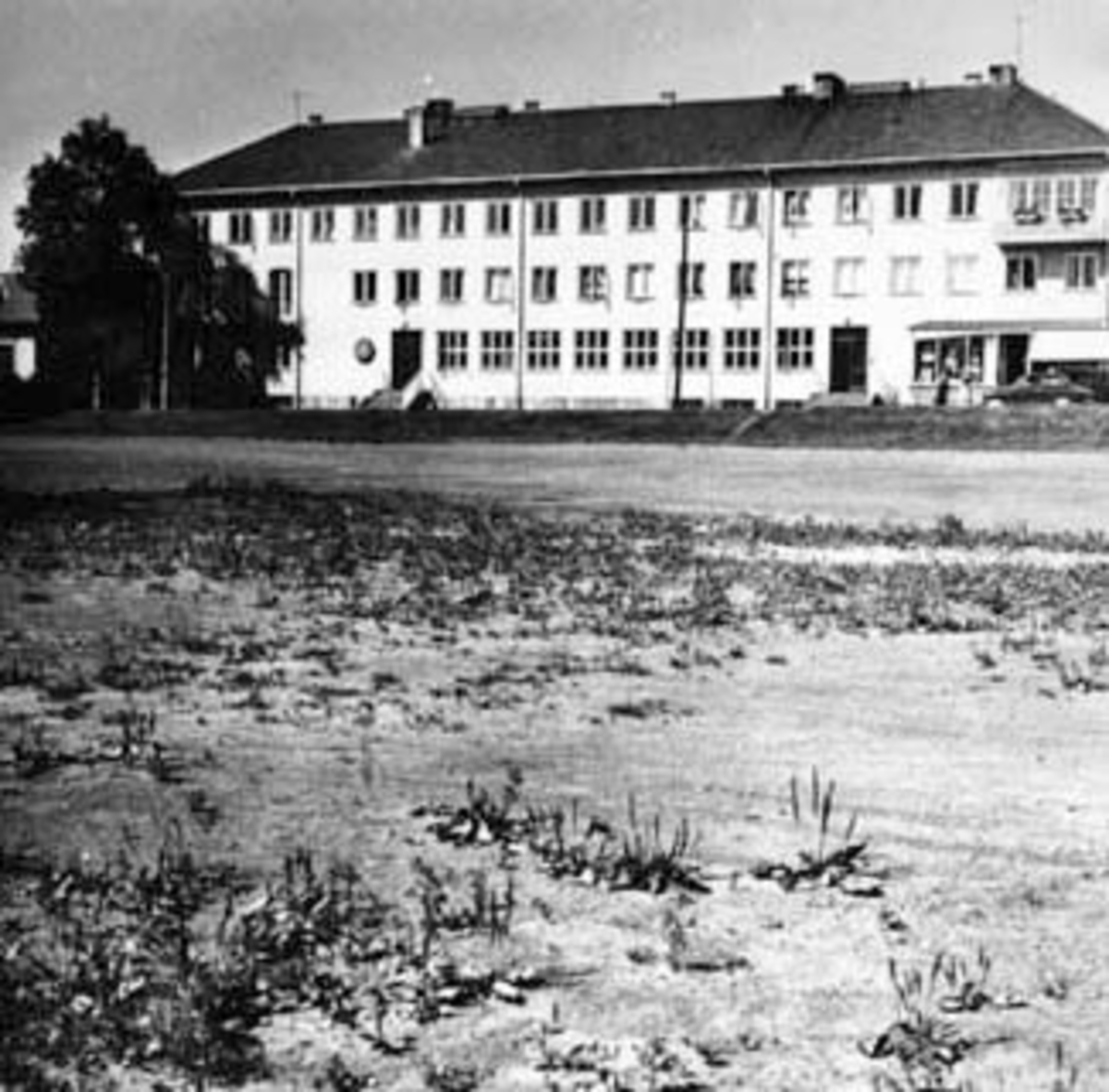 Anno Domkirkeodden, HAMAR KOOPERATIVES PRODUKSJONSBYGG I GRØNNEGATA 151. FORRETNING PÅ HJØRNET T. H. VESTBYEN.
