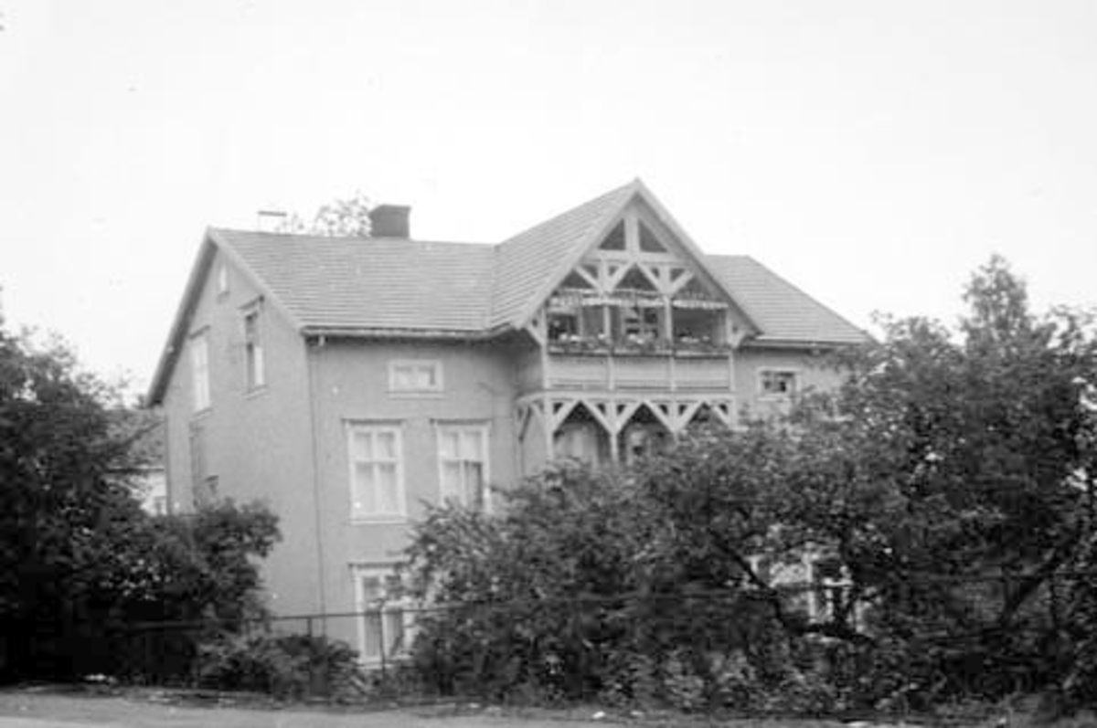 Anno Domkirkeodden, HOLSETGATA 21. DEN GAMLE SKOLEINSPEKTØRBOLIGEN TIL MIDTBYEN SKOLE.