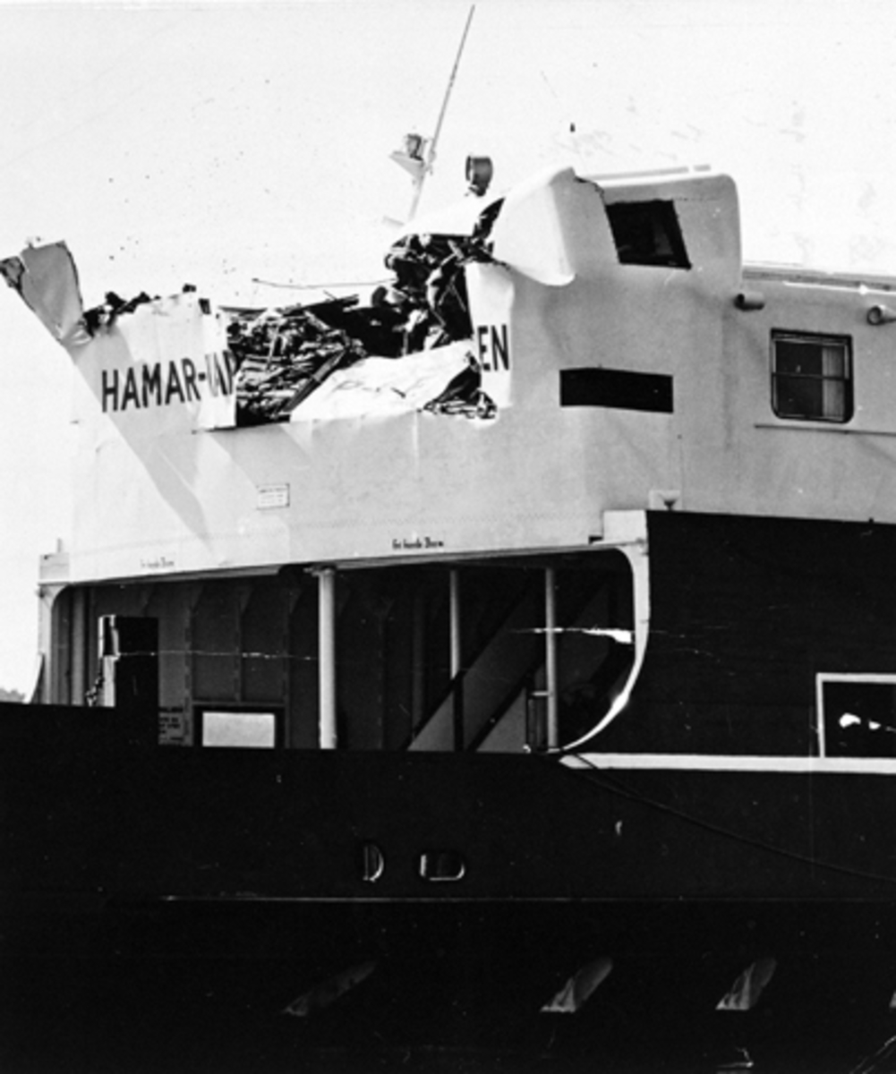 Anno Domkirkeodden, HAMAR-KAPP FERJEN. SKADER ETTER KOLLISJON MED NES-BRUA 5/8-1965. INGEN KOM TIL SKADE.
