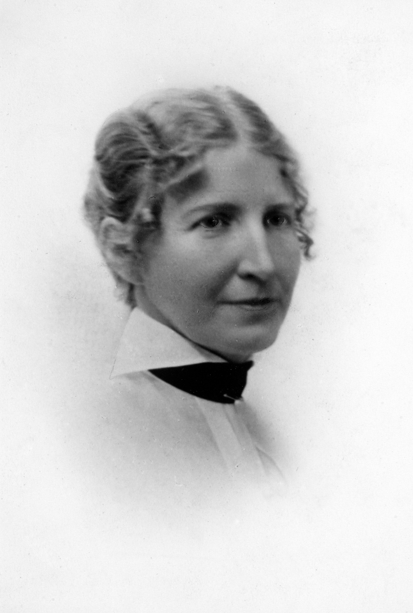 Anno Domkirkeodden, HAMAR KRETS AV NORGES RØDE KORS. PORTRETT GULLA KIÆR. FORKVINNE FRA 25. 11. 1910-13. 2-1913