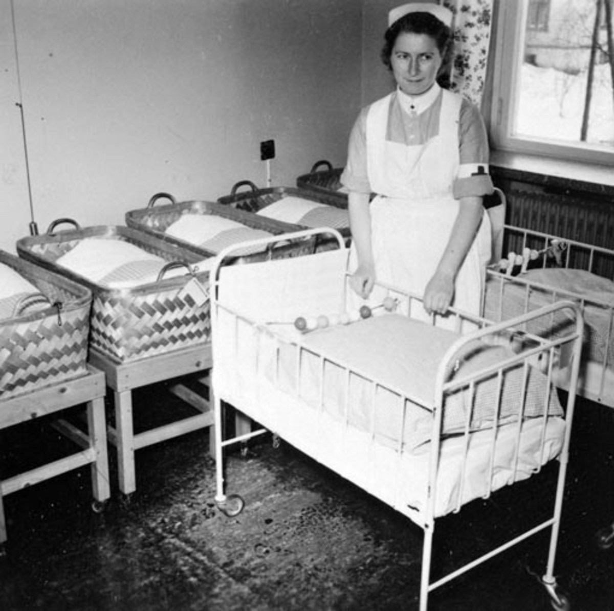 Anno Domkirkeodden, HAMAR RØDE KORS KLINIKK. SØSTER MAREN PÅ BARNESTUEN. FØDEAVDELINGEN.
