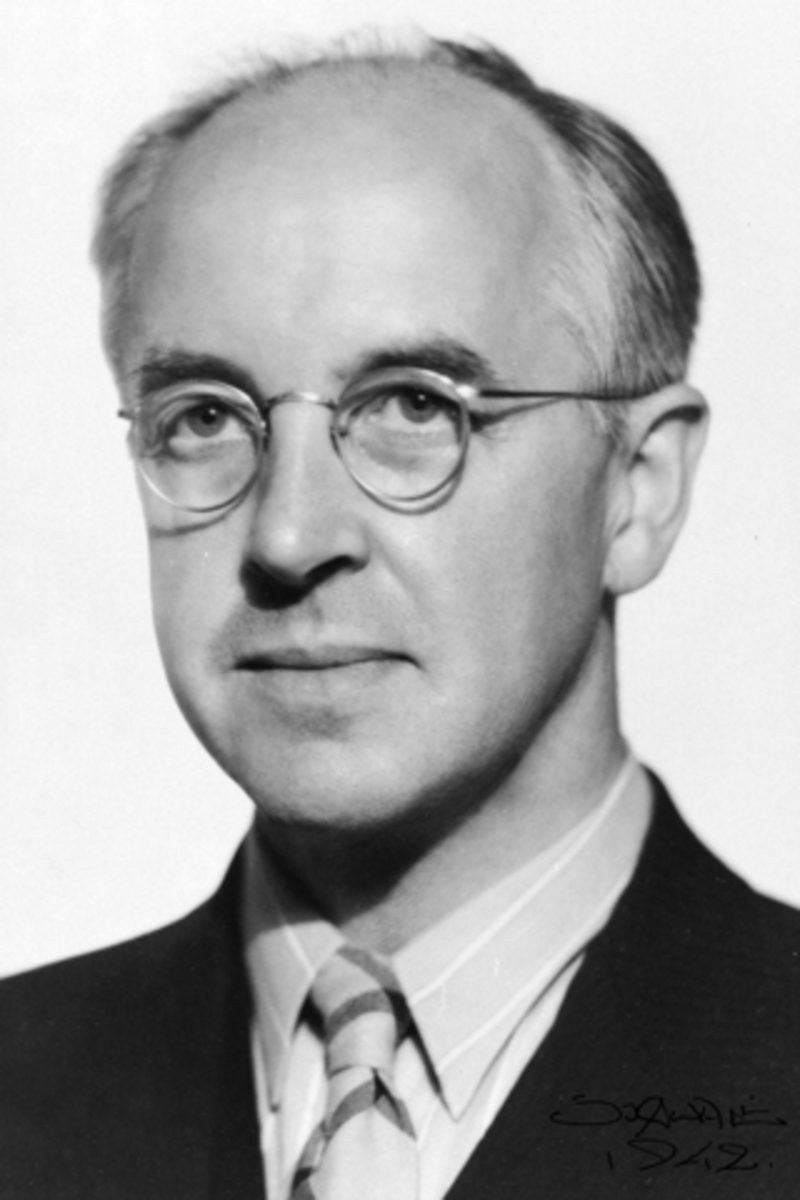 Anno Domkirkeodden, BESTYRER MAGNUS STORSVEEN LINDERUD HANDELSSKOLE. PORTRETT.