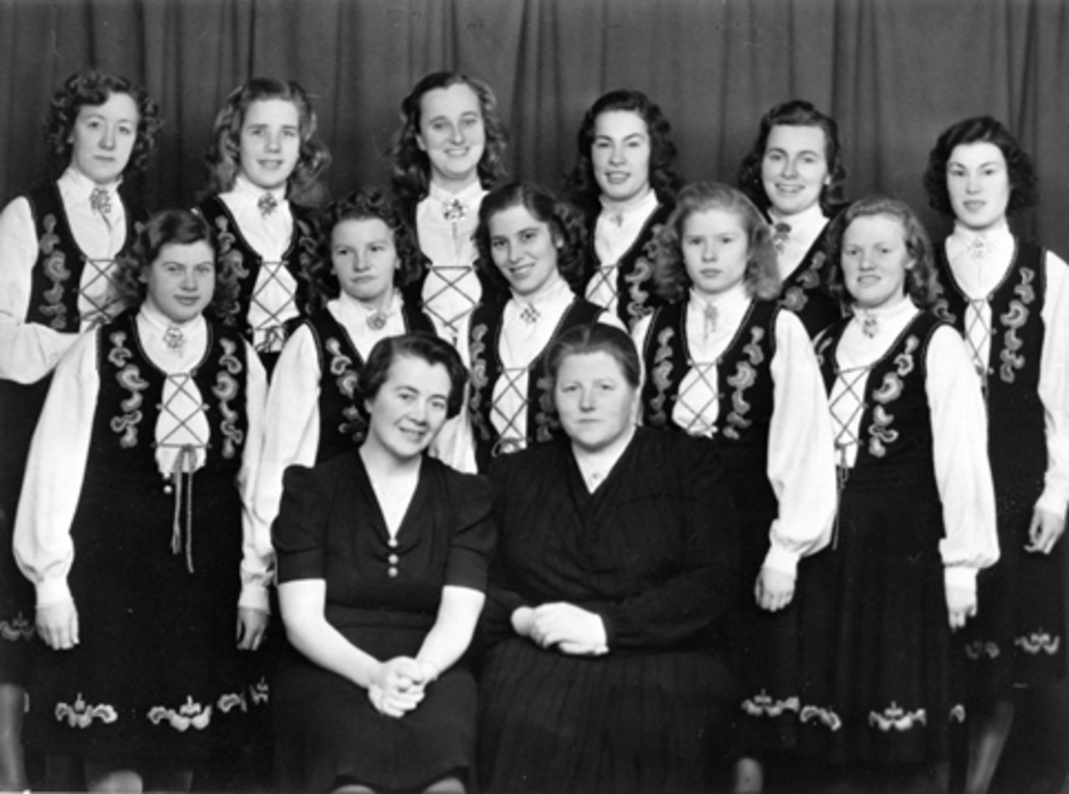 Anno Domkirkeodden, HAMAR DØVES VEL. GRUPPE 13 UKJENTE KVINNER.