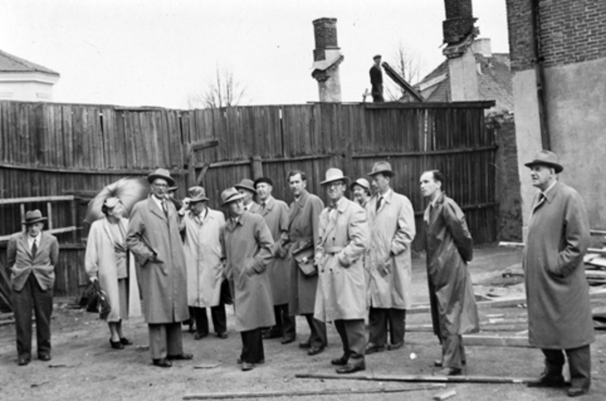 Anno Domkirkeodden, HAMAR KOMMUNE, FORMANNSKAPET PÅ BEFARING, UKJENT STED. NR. 2 F. V ASLAUG BERG, NR. 3 ORDFØRER ERLING AUDENSEN