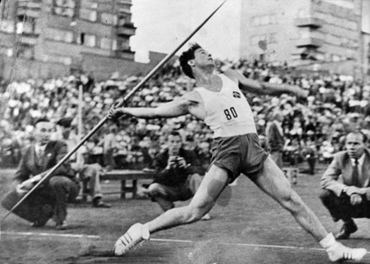 Anno Domkirkeodden, EGIL DANIELSEN, SPYDKASTER I FRIIDRETTSTEVNE PÅ BISLETT STADION, 1956.