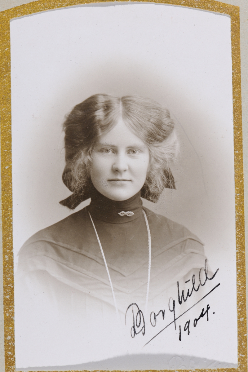 Anno Domkirkeodden, Borghild Winter Hjelm, portrett 1904