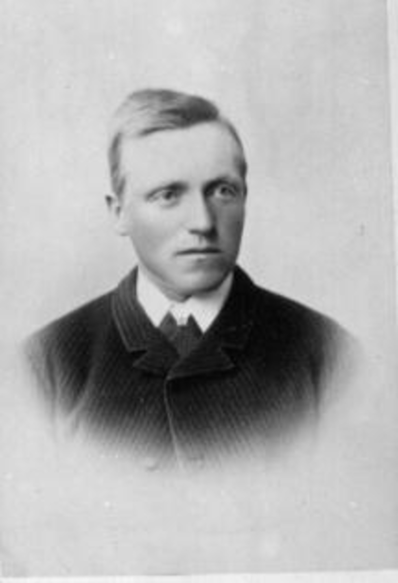 Anno Domkirkeodden, Even Larsen (1869-1939) Prestrud, Helgøya.