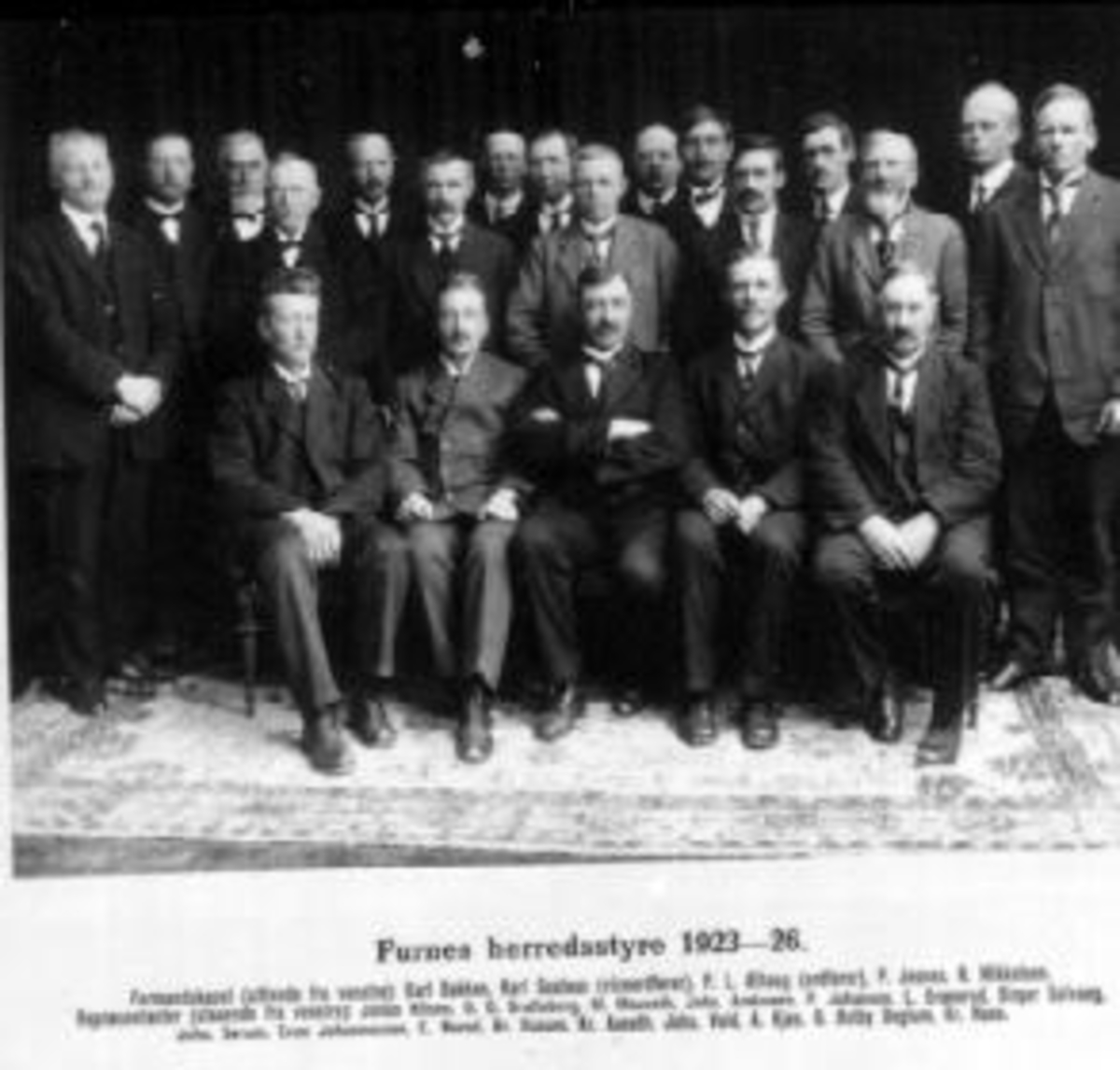 Anno Domkirkeodden, Furnes herredstyre 1923-1926. Sittende fra venstre er Karl Bakken, Karl Gaalaas, ordfører P.L. Alhaug, P. Jesnes, N. Mikkelsen. Bak fra venstre er Julius Nilsen, O.O. Bratteberg, M. Mauseth, Johs Arnkværn, P. Johansen, L. Granerud, Birger Solvang, Johs. Sørum, Even Johannessen, E. Narud, K. Huusum,…
