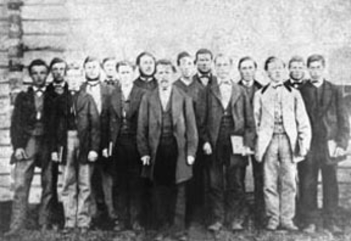 Anno Domkirkeodden, Sangkor. Veldre og Brumunddalens sangforening. Nummer en fra venstre er Gustav Narud, Chr. Ulven, åtte fra venstre er O. Bergaust, ti fra venstre er Andreas Ulven, elleve er Jemtland, tretten er Syverin Ulven.