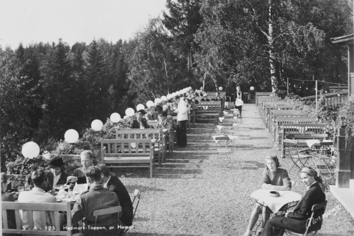 Anno Domkirkeodden, Terassen på Alhaug sportstue, Hedmarkstoppen, Hamar. Skistua.