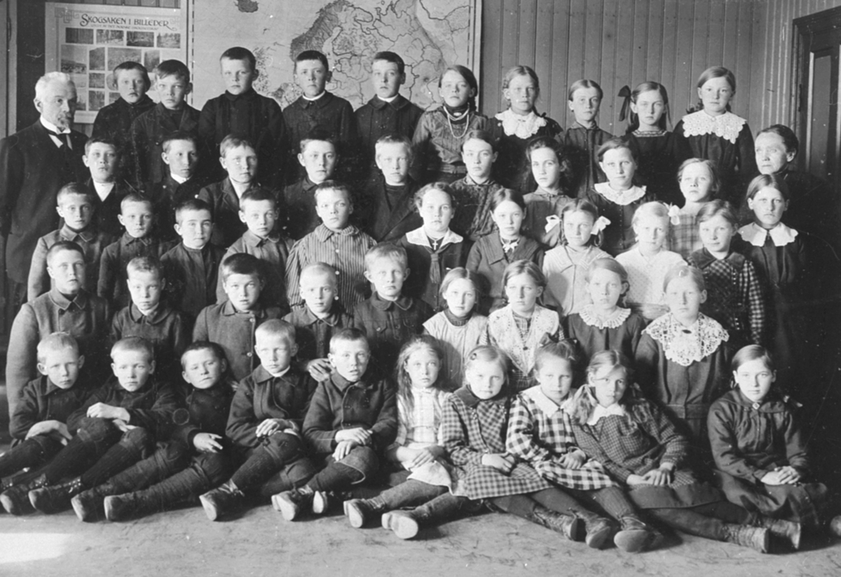 Anno Domkirkeodden, Elever og lærere ved Fagerlund skole, Brumunddal. Lærere er Lise Glestad og Anders Hogstad.