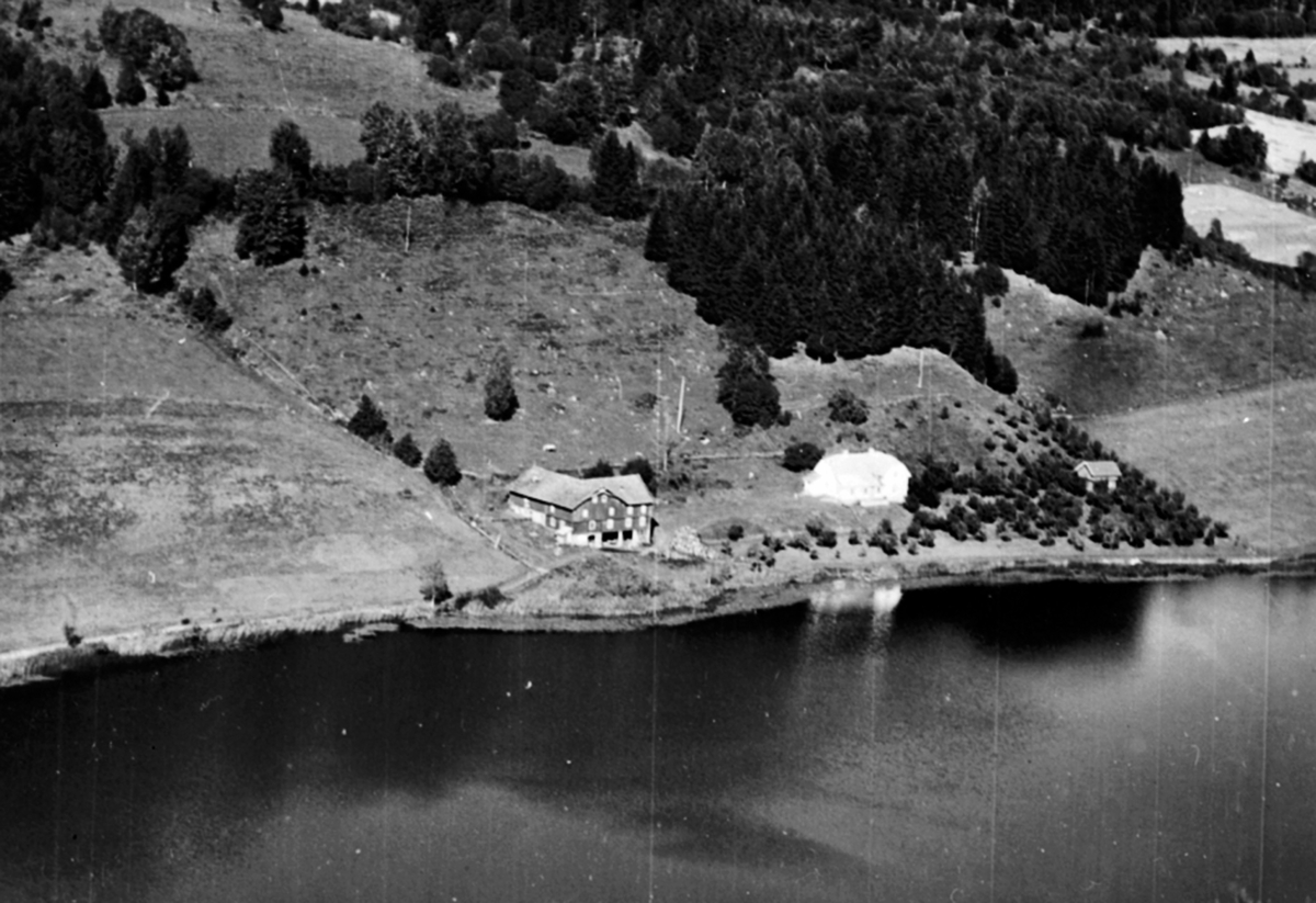 Anno Domkirkeodden, Flyfoto av Rognstad ved Stavsjøen, Hedmark.