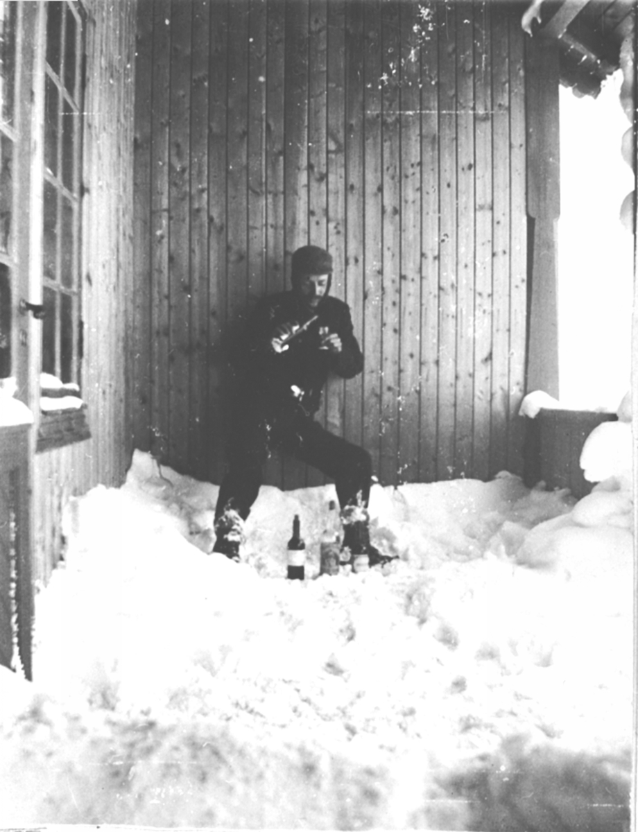 Anno Domkirkeodden, Mann med spritflaske, påske på Nordseter.