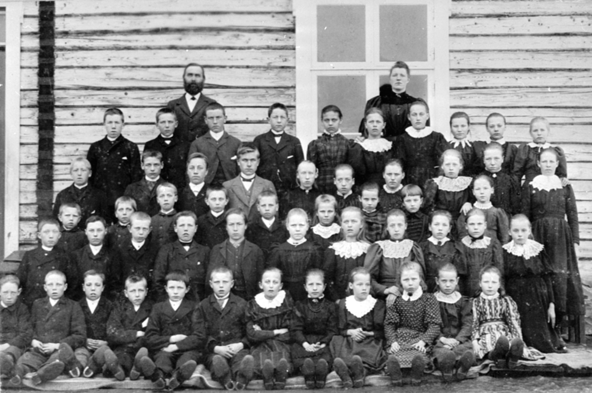 Anno Domkirkeodden, Elever og lærere ved Gålås skole, Furnes, Ringsaker. Marthe Herseth var lærerinne.