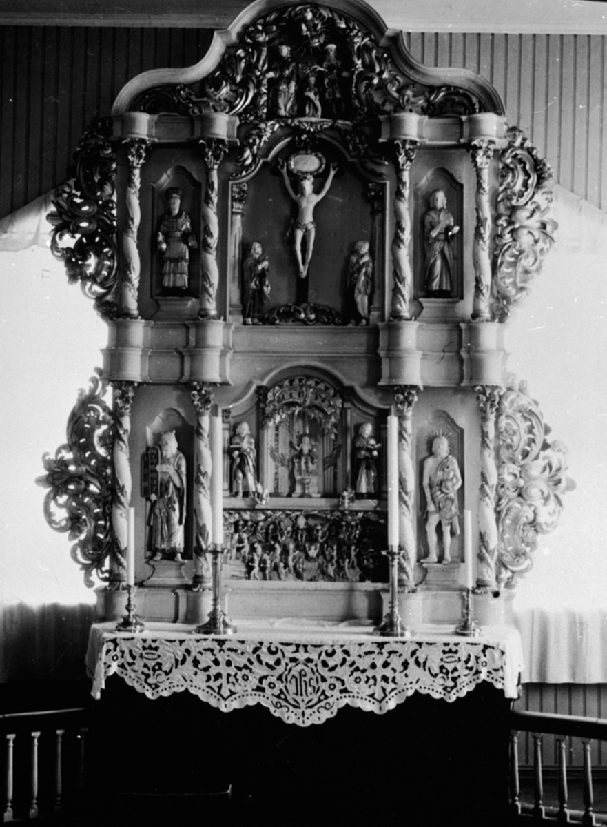 Anno Domkirkeodden, Interiør, Veldre kirke, Ringsaker. Altertavle.