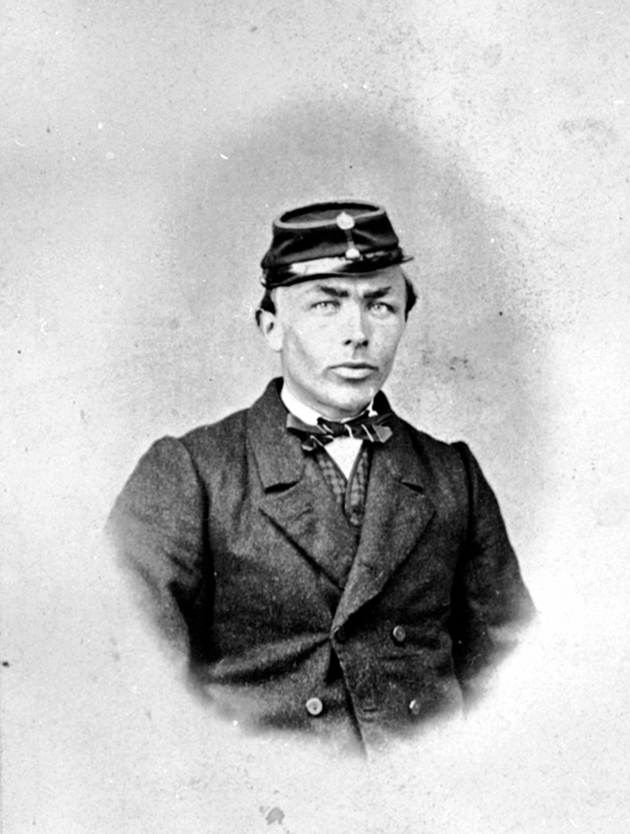 Anno Domkirkeodden, Portrett av Lars Kåtorp f.6.2.1850. Gårdbruker på Strammerud, Furnes.