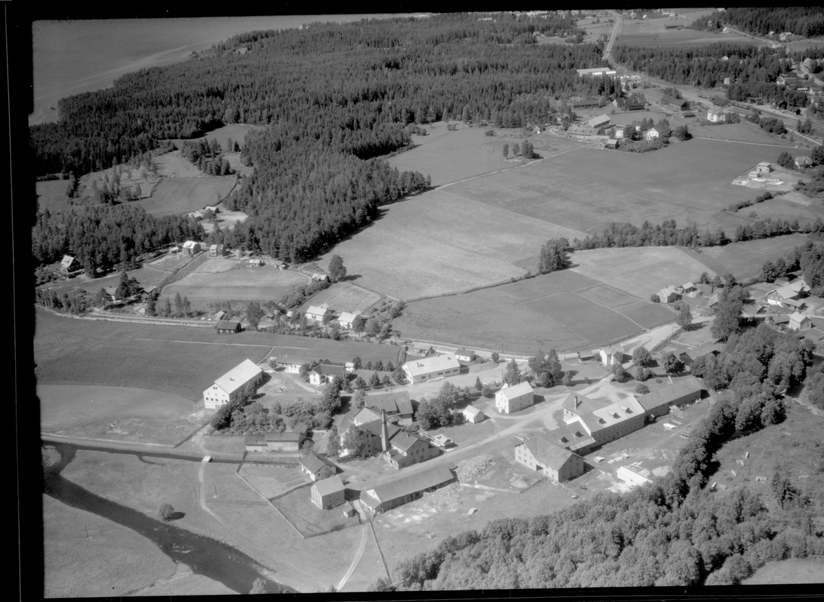 Widerøes Flyveselskap A/S, Flyfoto av Strand Brenneri, Moelv, Ringsaker.
